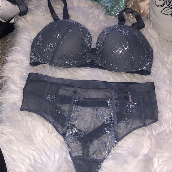 SET- VS bra and thong
